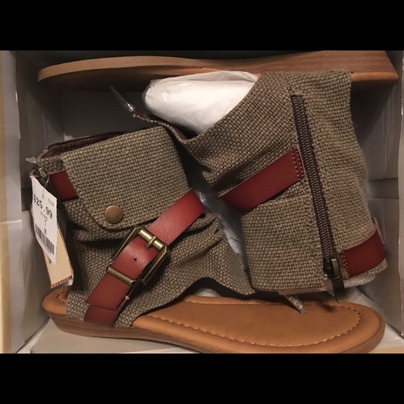 Size 7 women’s sandals - Picture 2 of 2